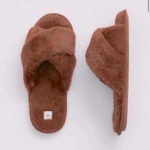 NWT Gap Faux Fur Slippers